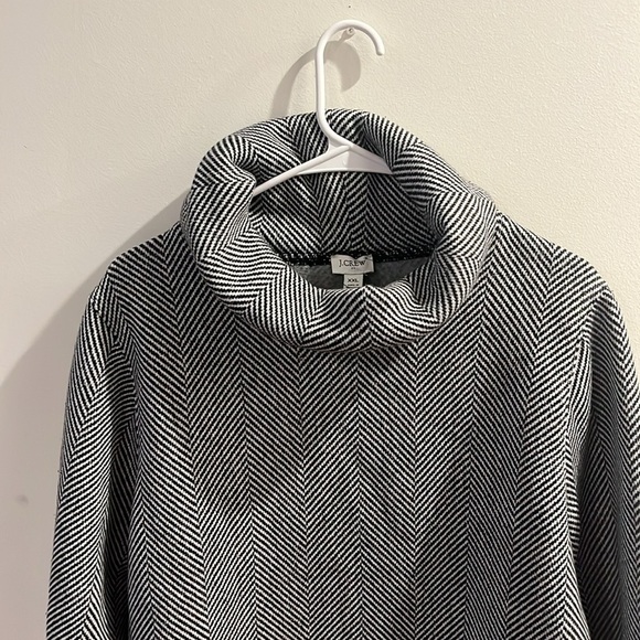 Women's Black and White J CREW TURTLENECK Sweater - Picture 2 of 5